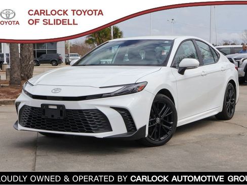 Used 2025 Toyota Camry SE FWD image 1