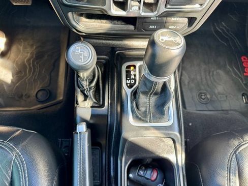 Used 2018 Jeep Wrangler Unlimited Sahara w/ Uconnect 4C Nav & Sound Group AWD/4WD image 19