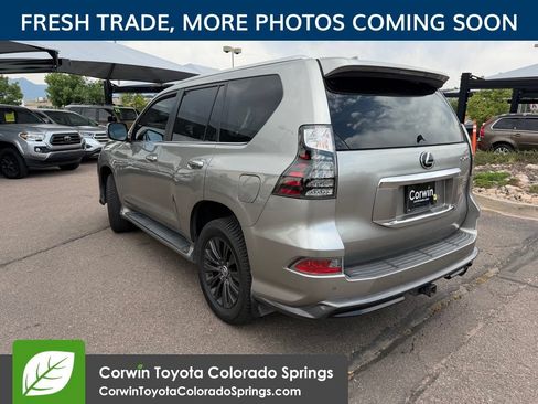 Used 2023 Lexus GX 460 Premium w/ Accessory Package AWD/4WD image 6