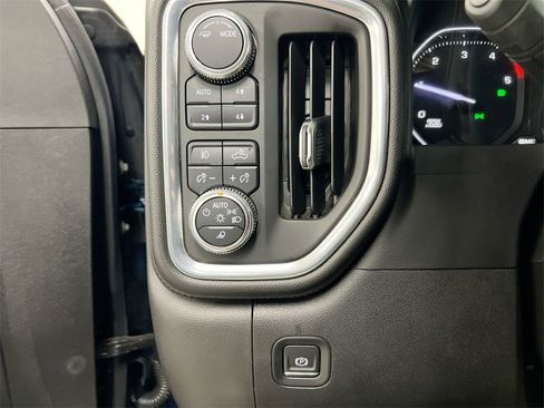 Used 2021 GMC Sierra 2500 SLT w/ SLT Premium Package image 19