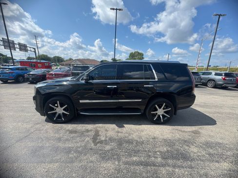 Used 2016 Cadillac Escalade Luxury AWD/4WD image 3