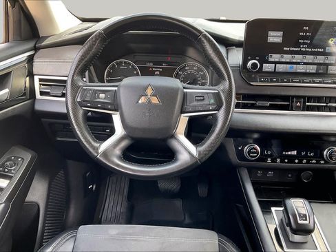 Used 2024 Mitsubishi Outlander SE AWD/4WD image 6