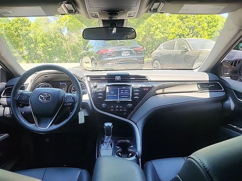 Used 2020 Toyota Camry SE FWD image 17