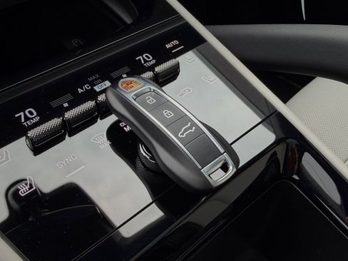 New 2026 Porsche Cayenne GTS image 40