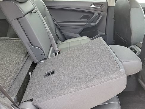 Used 2020 Volkswagen Tiguan SE w/ Panoramic Sunroof Package AWD/4WD image 16