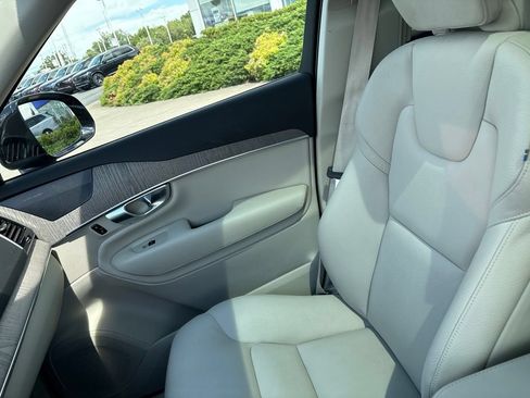 Used 2023 Volvo XC90 B6 Plus w/ Protection Package AWD/4WD image 32