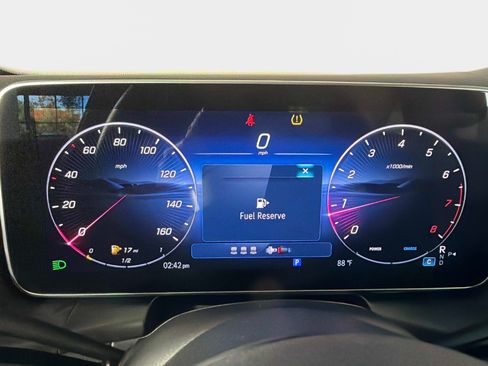 Used 2025 Mercedes-Benz GLC 300 4MATIC w/ AMG Line image 43