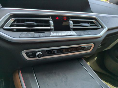 Used 2023 BMW X5 xDrive40i w/ M Sport Package AWD/4WD image 19
