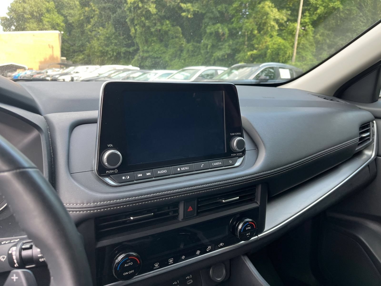 Used 2025 Nissan Rogue SV AWD/4WD image 19