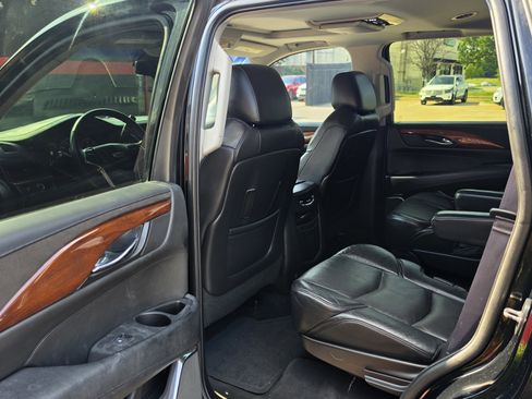 Used 2015 Cadillac Escalade Luxury RWD image 21
