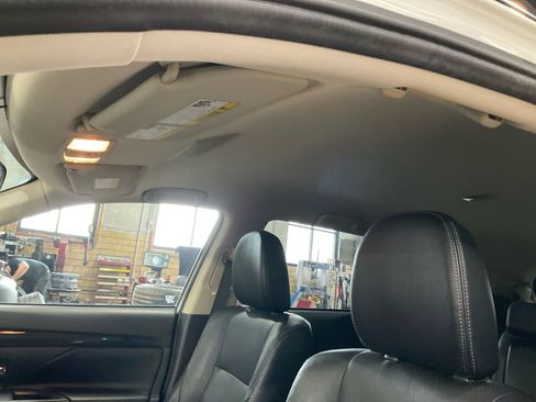 Used 2016 Mitsubishi Outlander ES image 16