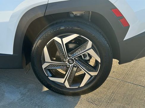 Certified 2024 Hyundai Tucson Limited FWD image 18