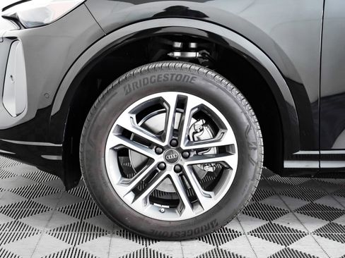 Certified 2025 Audi Q5 Premium w/ Convenience Package image 6