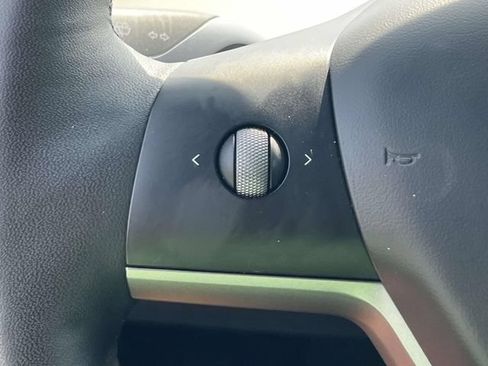 Used 2025 Tesla Model Y Long Range AWD/4WD image 21
