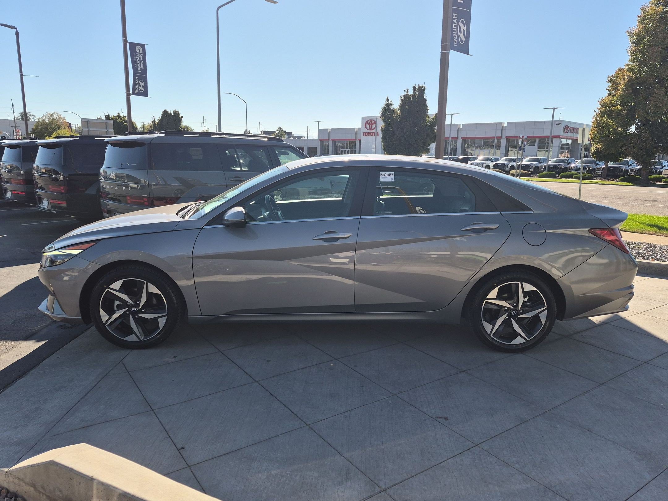 Certified 2023 Hyundai Elantra Limited w/ Preferred Accessory Package FWD image 9