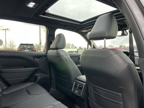 Used 2025 Subaru Forester Limited w/ Popular Package #2 image 17