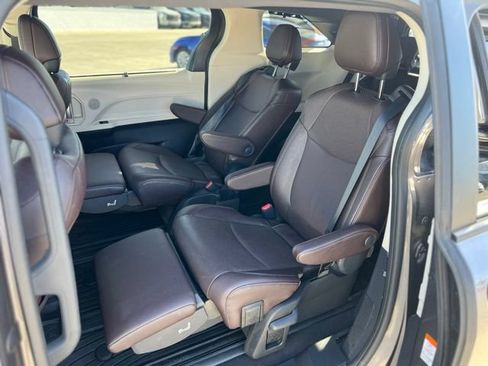 Used 2024 Toyota Sienna Platinum FWD image 14