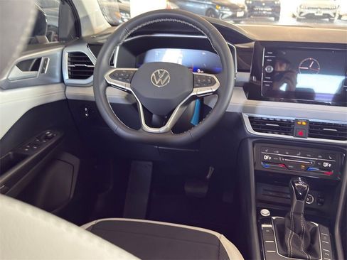 New 2026 Volkswagen Taos SE image 27