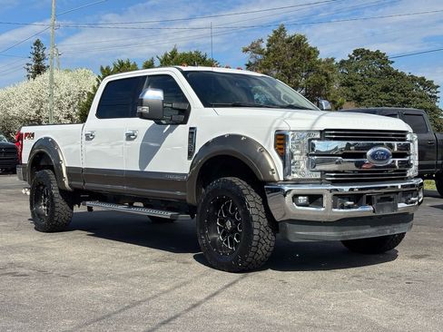 Used 2019 Ford F250 Lariat w/ Chrome Package image 2