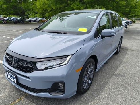 New 2026 Honda Odyssey Touring image 3