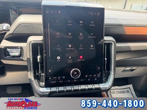 Used 2025 GMC Yukon XL Denali AWD/4WD image 5