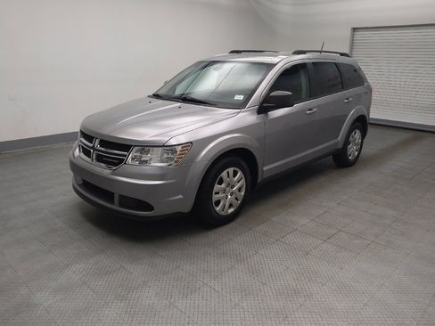 Used 2020 Dodge Journey SE FWD image 2
