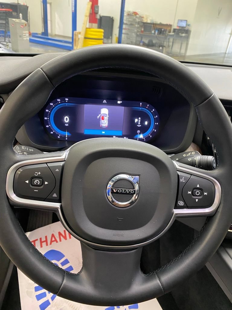 Used 2022 Volvo XC60 B5 Momentum AWD/4WD image 8