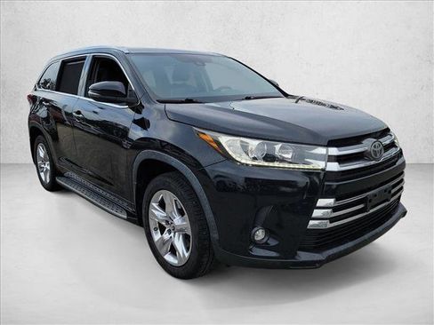 Used 2019 Toyota Highlander Limited image 3