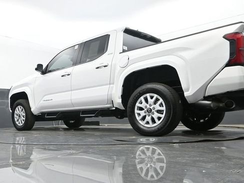 Used 2025 Toyota Tacoma SR5 AWD/4WD image 23