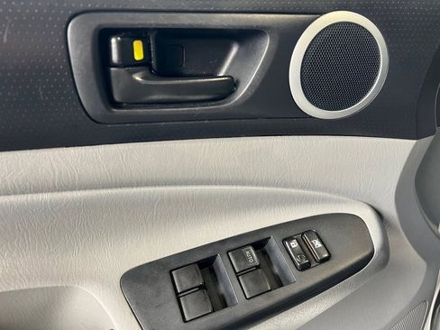 Used 2012 Toyota Tacoma PreRunner image 22