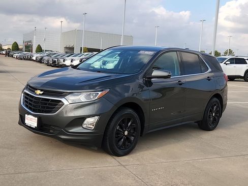 Used 2019 Chevrolet Equinox LT w/ Driver Convenience Package image 3