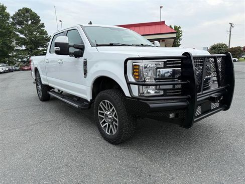 Used 2019 Ford F250 Lariat w/ Lariat Value Package image 3