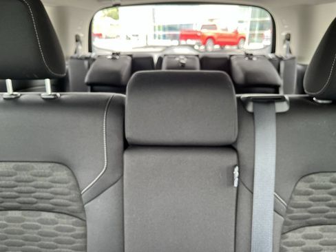 Used 2025 Nissan Pathfinder SV FWD image 22