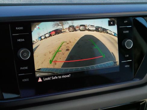 Certified 2022 Volkswagen Taos SE image 32