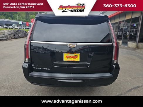 Used 2017 Cadillac Escalade ESV Premium Luxury AWD/4WD image 4