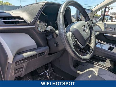 Used 2022 Toyota Sienna Limited AWD/4WD image 12