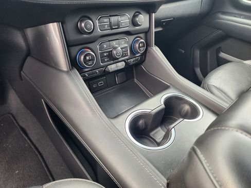 Used 2024 Chevrolet Suburban LT image 34