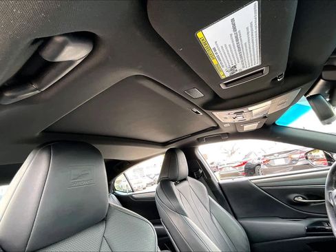 Used 2022 Lexus ES 300h F Sport image 11