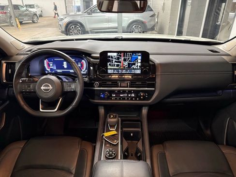 Used 2024 Nissan Pathfinder Platinum w/ Cargo Package AWD/4WD image 21