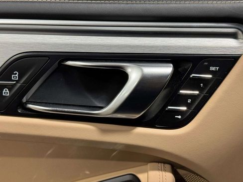 Used 2020 Porsche Macan Turbo image 9