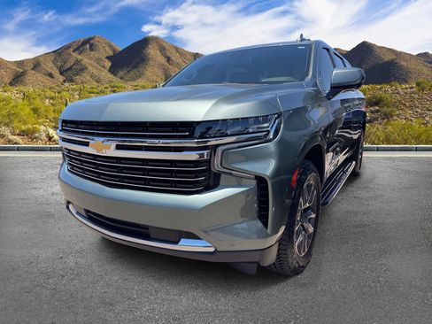 Used 2023 Chevrolet Suburban LT AWD/4WD image 2