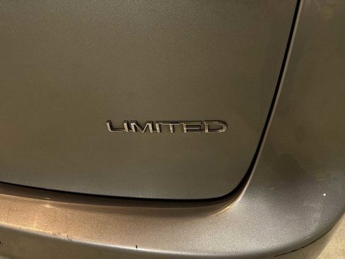 Used 2019 Chrysler Pacifica Limited image 29