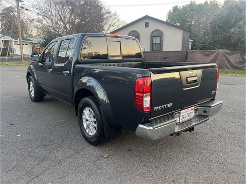 Used 2016 Nissan Frontier SV image 5