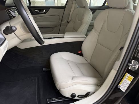 Used 2020 Volvo S60 T5 Momentum image 9