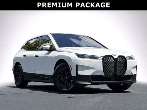 Used 2025 BMW iX xDrive50 AWD/4WD image 2