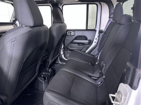 Used 2023 Jeep Gladiator Overland image 26