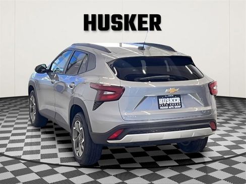 Used 2025 Chevrolet Trax LT w/ LT Convenience Package image 7