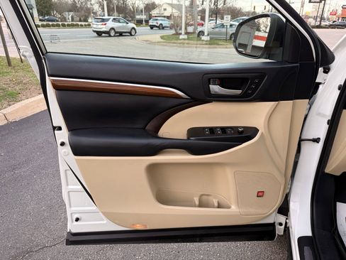 Used 2019 Toyota Highlander Limited image 40