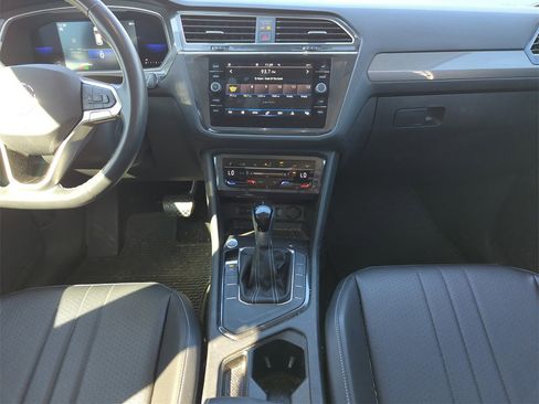 Used 2022 Volkswagen Tiguan SE image 22