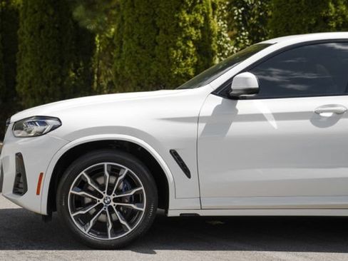 Used 2022 BMW X4 xDrive30i AWD/4WD image 5
